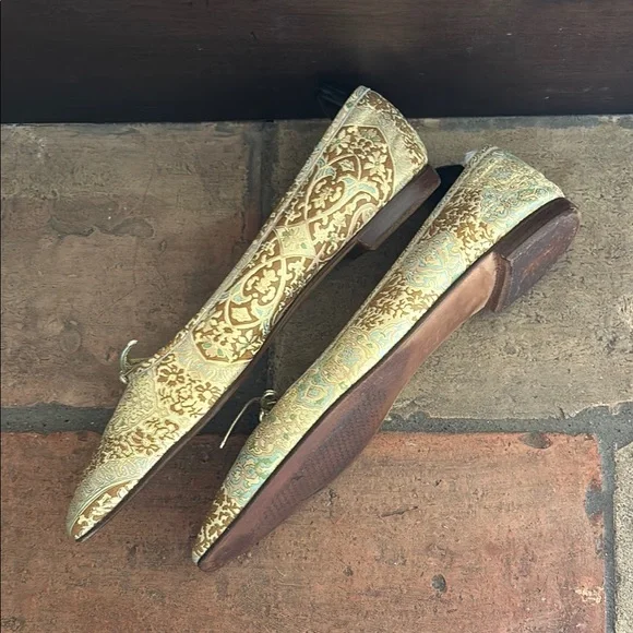 Manolo Blahnik Gold and Cream Flats with Bow Detail - Picture 4 of 6